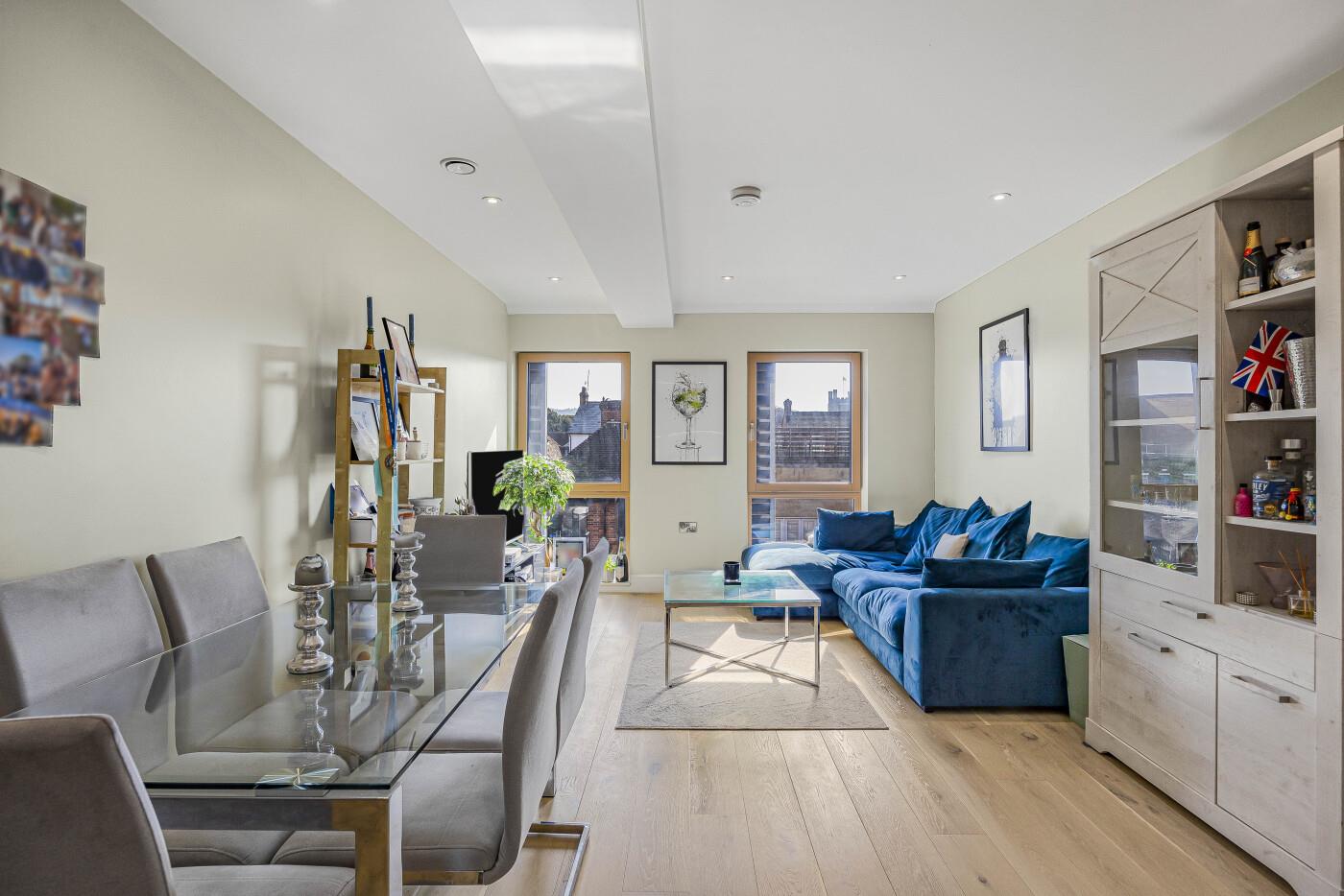 2 bed property in Gardiner Place, Henley-On-Thames